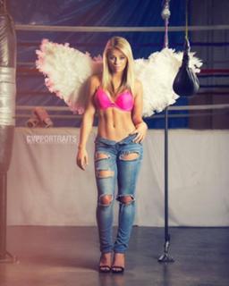 Paige VanZant feet photo thumbnail