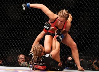Paige VanZant feet photo thumbnail