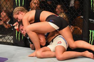 Paige VanZant feet photo thumbnail