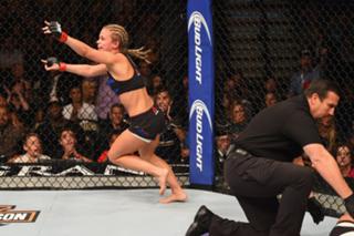Paige VanZant feet photo thumbnail