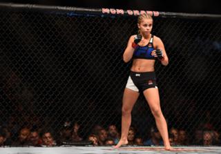 Paige VanZant feet photo thumbnail