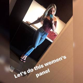 Paige VanZant feet photo thumbnail