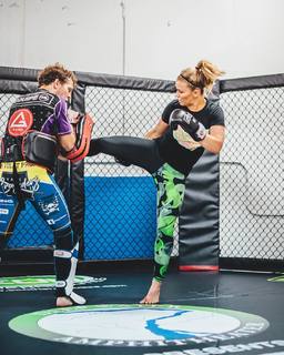 Paige VanZant feet photo thumbnail