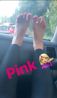 Paige VanZant feet photo thumbnail