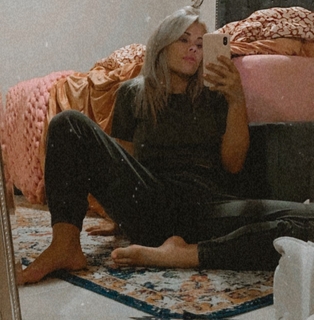 Paige VanZant feet photo thumbnail