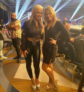 Paige VanZant feet photo thumbnail