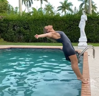 Paige VanZant feet photo thumbnail