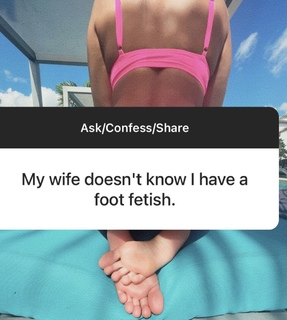 Paige VanZant feet photo thumbnail
