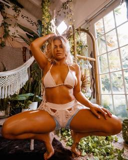 Paige VanZant feet photo thumbnail