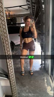 Paige VanZant feet photo thumbnail