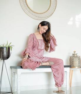 Palak Purswani feet photo 5