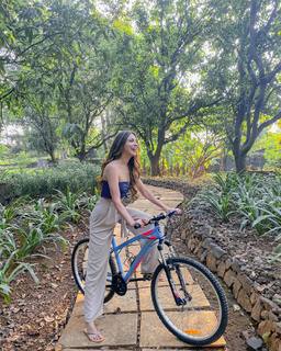 Palak Purswani feet photo 11