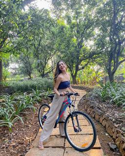 Palak Purswani feet photo 10