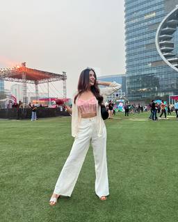 Palak Purswani feet photo 16