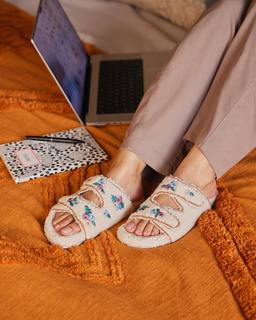 Palak Purswani feet photo 11