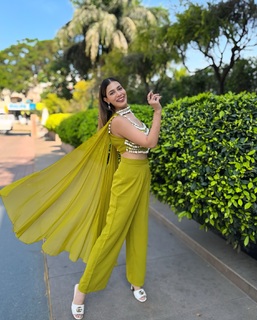 Palak Purswani feet photo 5