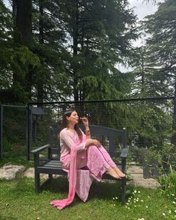 Palak Purswani feet photo 3