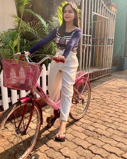Palak Sidhwani feet photo 6