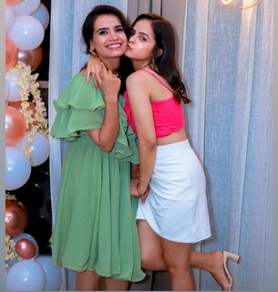 Palak Sidhwani feet photo 12