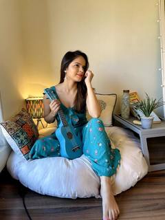 Palak Sidhwani feet photo 2