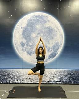 Palak Sidhwani feet photo 9