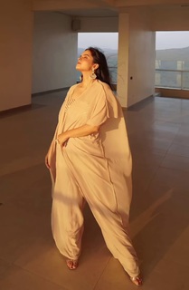 Palak Sidhwani feet photo 7