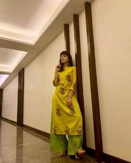 Palak Sidhwani feet photo 13