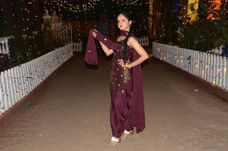 Palak Sidhwani feet photo 6