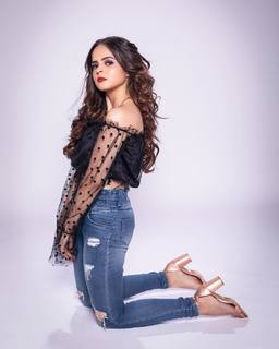 Palak Sidhwani feet photo 9