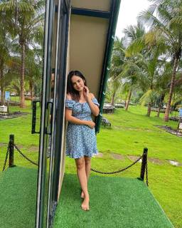 Palak Sidhwani feet photo 18