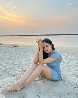 Palak Sidhwani feet photo 20