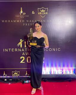 Palak Sidhwani feet photo 14