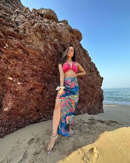 Palak Sidhwani feet photo 10