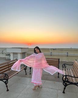 Palak Sidhwani feet photo 5