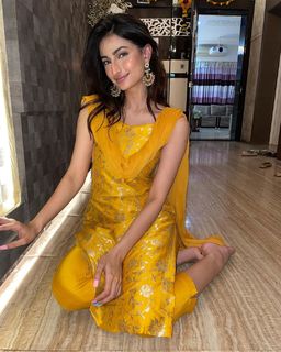 Palak Tiwari feet photo 18
