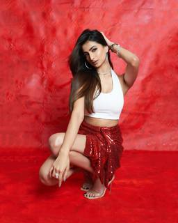 Palak Tiwari feet photo 16