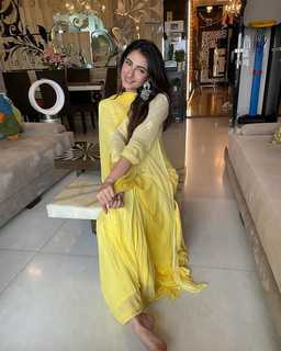 Palak Tiwari feet photo 13