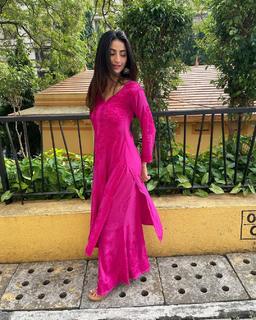 Palak Tiwari feet photo 8