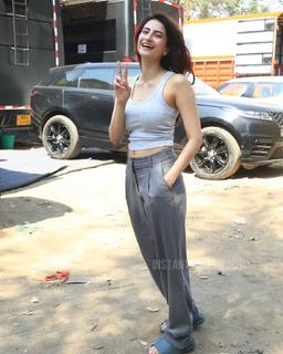 Palak Tiwari feet photo 8