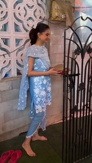 Palak Tiwari feet photo 10