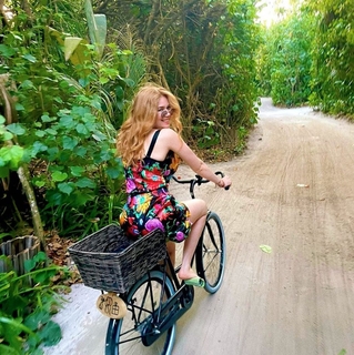 Palina Rojinski feet photo thumbnail