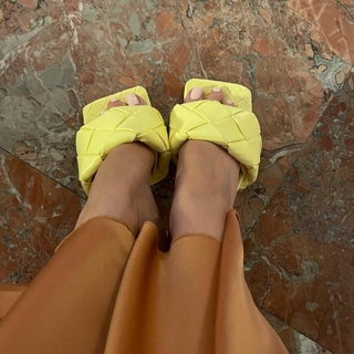 Palina Rojinski feet photo thumbnail