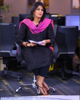 Palki Sharma Upadhyay feet photo 7