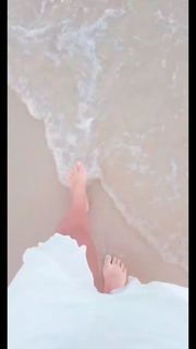 Paloma Bernardi feet photo thumbnail