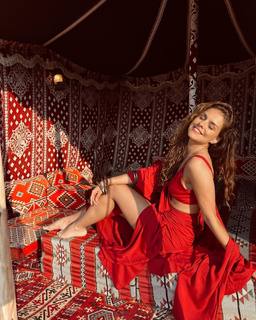 Paloma Bernardi feet photo thumbnail