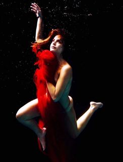 Paloma Bernardi feet photo thumbnail