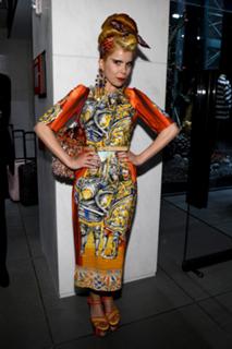 Paloma Faith feet photo thumbnail