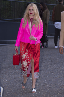 Paloma Faith feet photo thumbnail