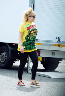 Paloma Faith feet photo thumbnail