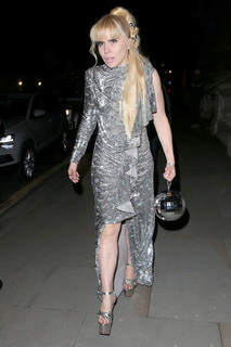 Paloma Faith feet photo thumbnail